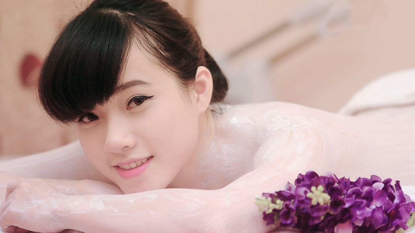 Hỏi đáp thẩm mỹ: Tắm trắng có an toàn không? 1 Tắm trắng da toàn thân là phương pháp làm đẹp tốt