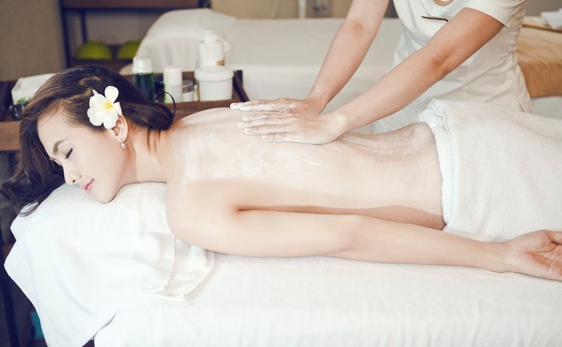 Hỏi đáp thẩm mỹ: Có nên tắm trắng tại spa hay không? 1 Chị em cần xác định rõ ràng, tắm trắng sẽ không duy trì vĩnh viễn sau 1 lần hoặc 1 liệu trình