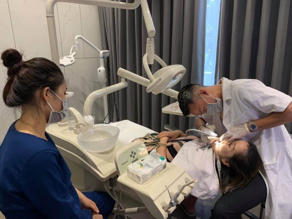 Bạn nên ưu tiên chọn cơ sở nha khoa có đội ngũ y bác sĩ giỏi