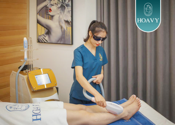 Khách hàng triệt lông tại thẩm mỹ viện Hoa Vy 