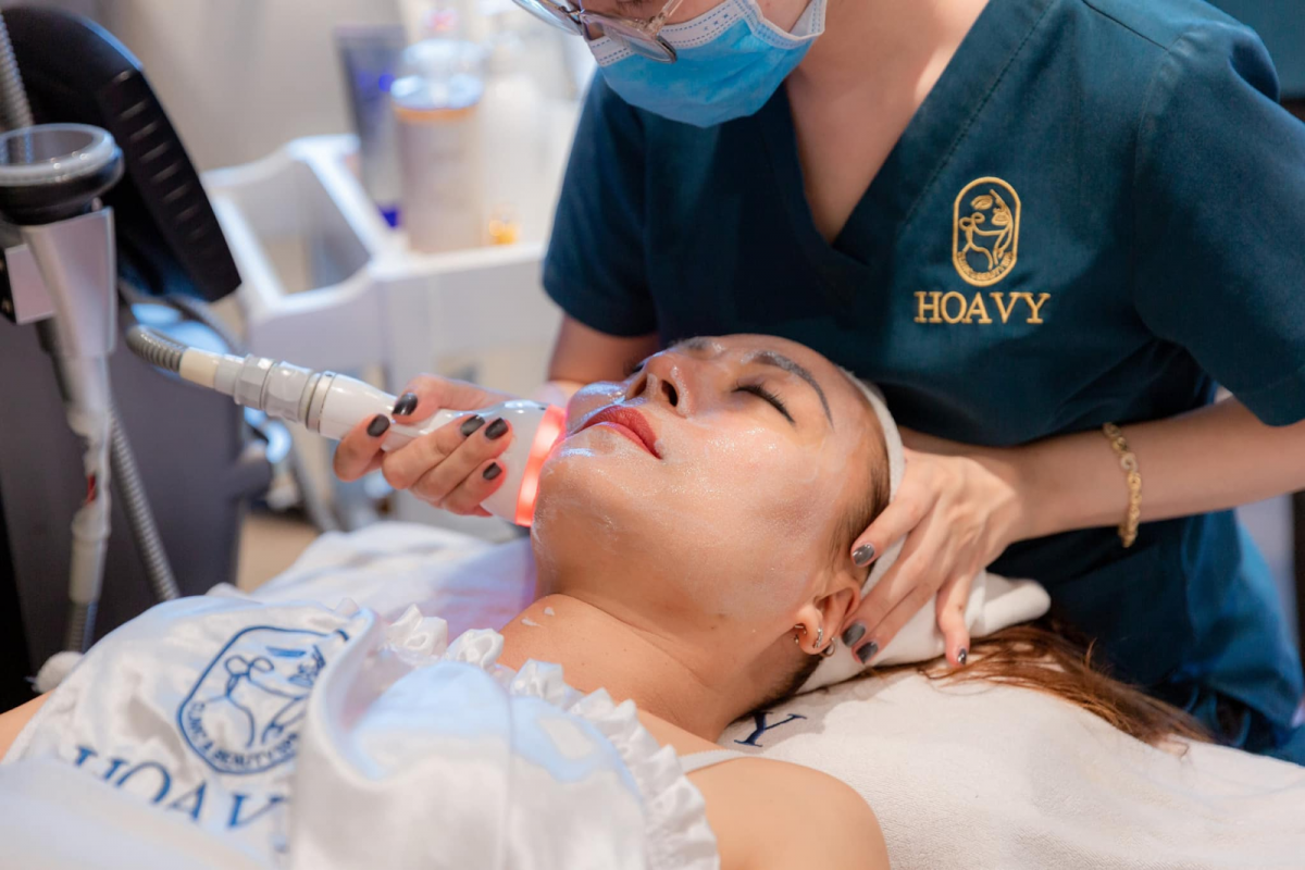 Tại sao phải chăm sóc da mỗi ngày? 1 Khách hàng chăm sóc da tại Thẩm mỹ viện Hoa Vy