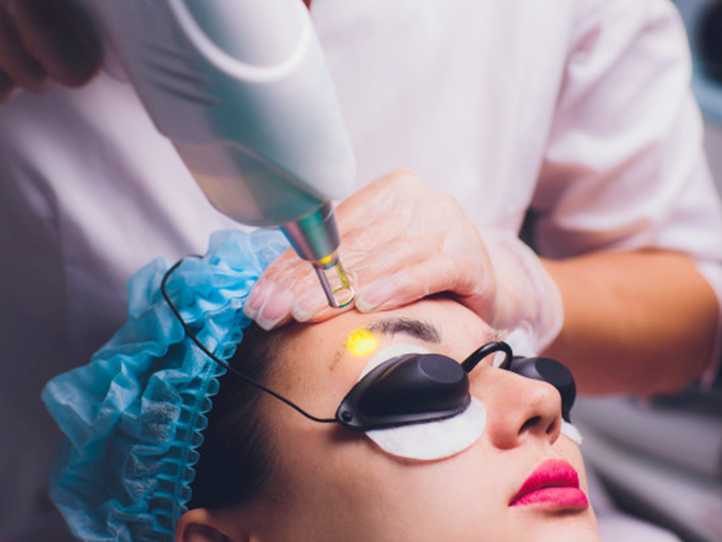 Xoá xăm chân mày có những cách nào? Có hết hoàn toàn được không? 1 xoa xam chan may