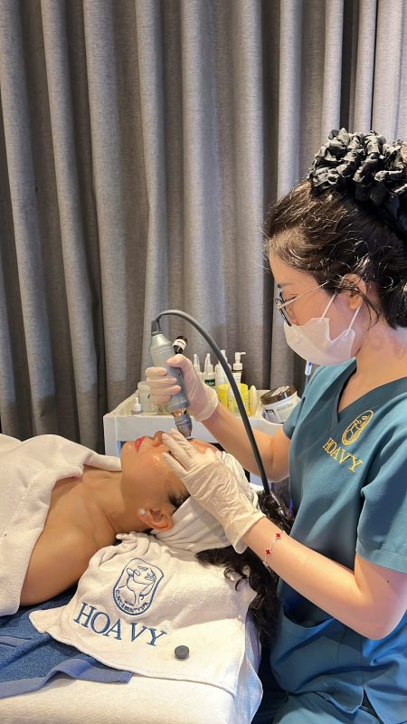 Phương pháp Meso thủy lực âm không kim, nhẹ nhàng cho da nhạy cảm.