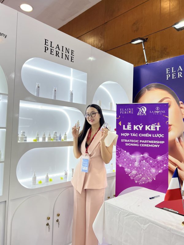 Thẩm mỹ viện Hoa Vy chính thức đưa sản phẩm Elaine Perine - thương hiệu mỹ phẩm cao cấp từ Đức vào liệu trình chăm sóc da cho khách hàng. 1 Elaine Perine