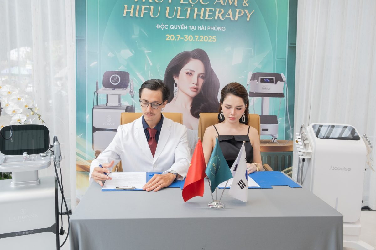 Ngày 30/7 vừa qua, CEO HoaVy đã chính thức tiếp nhận chuyển giao độc quyền công nghệ MESO căng bóng thủy lực âm và HIFU Ultherapy từ đối tác công nghệ thẩm mỹ hàng đầu Hoa Kỳ.