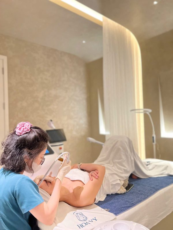 Kem trị mụn mông Elaine Perine – Giải pháp cho làn da mịn màng, tự tin diện mọi trang phục 5 ✨ Thẩm mỹ viện Hoa Vy – nơi bạn trao gửi niềm tin cho vẻ đẹp bền vững.